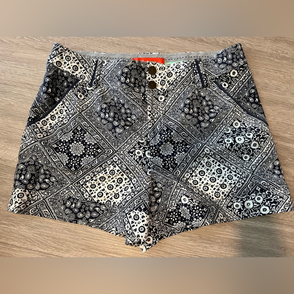 Used Cartonnier navy white bandana printed shorts